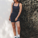 Shorts Flora Seamless Azul Escuro Athleisure. Compre online moda sustentável e atemporal na Minimadeia, marca slow fashion de roupas femininas. Foto produto SET25 14