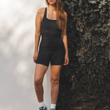 Shorts Flora Seamless Preto Athleisure. Compre online moda sustentável e atemporal na Minimadeia, marca slow fashion de roupas femininas. Foto produto SET25 24
