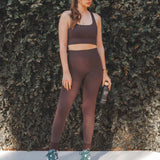 Calça Legging Flora Seamless Marrom Escuro Athleisure. Compre online moda sustentável e atemporal na Minimadeia, marca slow fashion de roupas femininas. Foto produto SET25 01