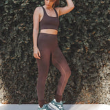 Calça Legging Flora Seamless Marrom Escuro Athleisure. Compre online moda sustentável e atemporal na Minimadeia, marca slow fashion de roupas femininas. Foto produto SET25 09