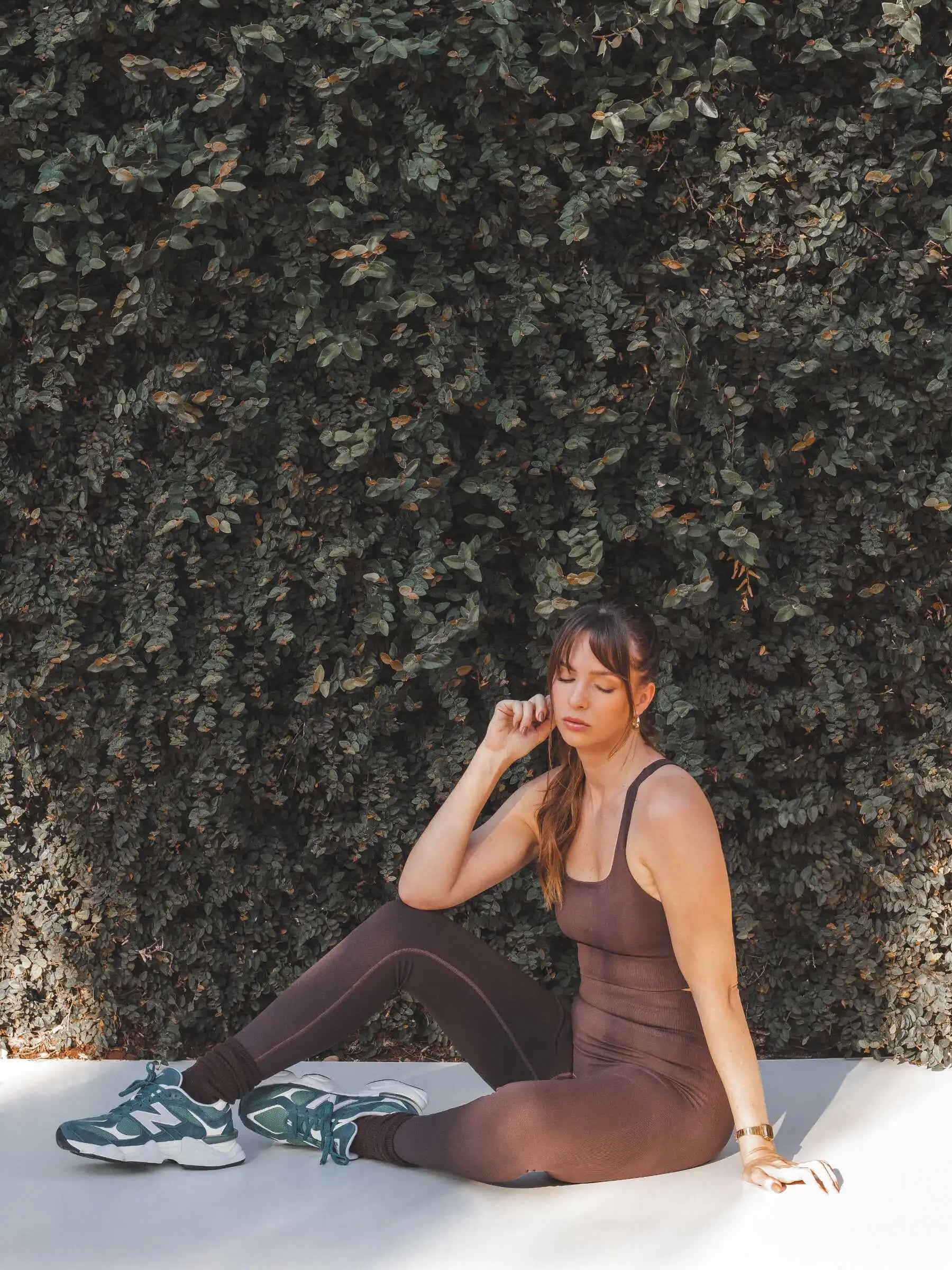 Calça Legging Flora Seamless Marrom Escuro Athleisure. Compre online moda sustentável e atemporal na Minimadeia, marca slow fashion de roupas femininas. Foto produto SET25 17