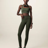 Calça Legging Flora Seamless Verde Escuro Activewear. Compre online moda sustentável e atemporal na Minimadeia, marca slow fashion de roupas femininas. Foto produto JUN26 02