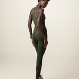Calça Legging Flora Seamless Verde Escuro Activewear. Compre online moda sustentável e atemporal na Minimadeia, marca slow fashion de roupas femininas. Foto produto JUN26 04