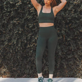 Calça Legging Flora Seamless Verde Escuro Athleisure. Compre online moda sustentável e atemporal na Minimadeia, marca slow fashion de roupas femininas. Foto produto SET25 02