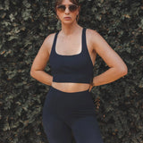 Top Flora Seamless Azul Escuro Athleisure. Compre online moda sustentável e atemporal na Minimadeia, marca slow fashion de roupas femininas. Foto produto SET25 03