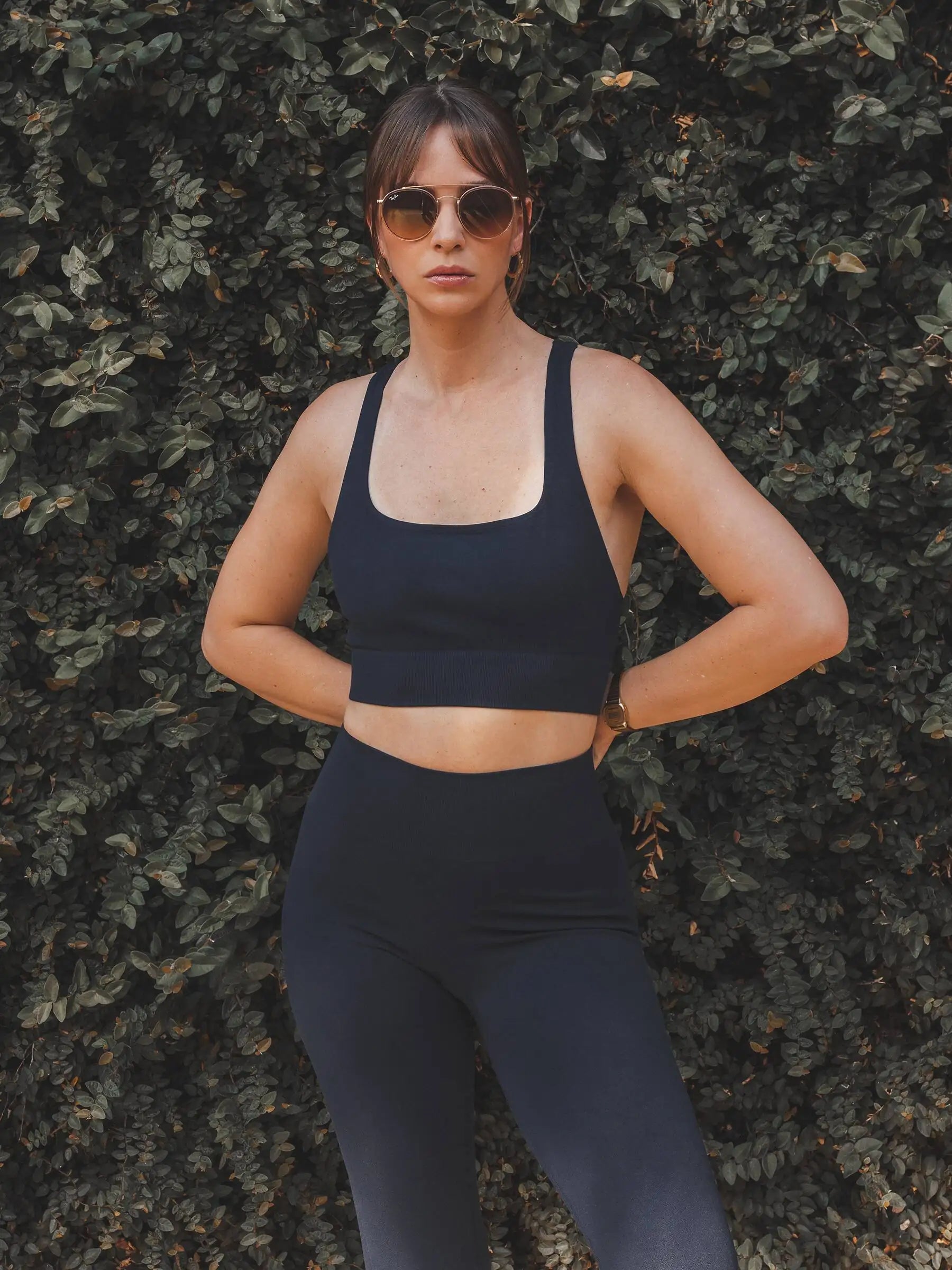 Top Flora Seamless Azul Escuro Athleisure. Compre online moda sustentável e atemporal na Minimadeia, marca slow fashion de roupas femininas. Foto produto SET25 03