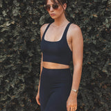 Top Flora Seamless Azul Escuro Athleisure. Compre online moda sustentável e atemporal na Minimadeia, marca slow fashion de roupas femininas. Foto produto SET25 06