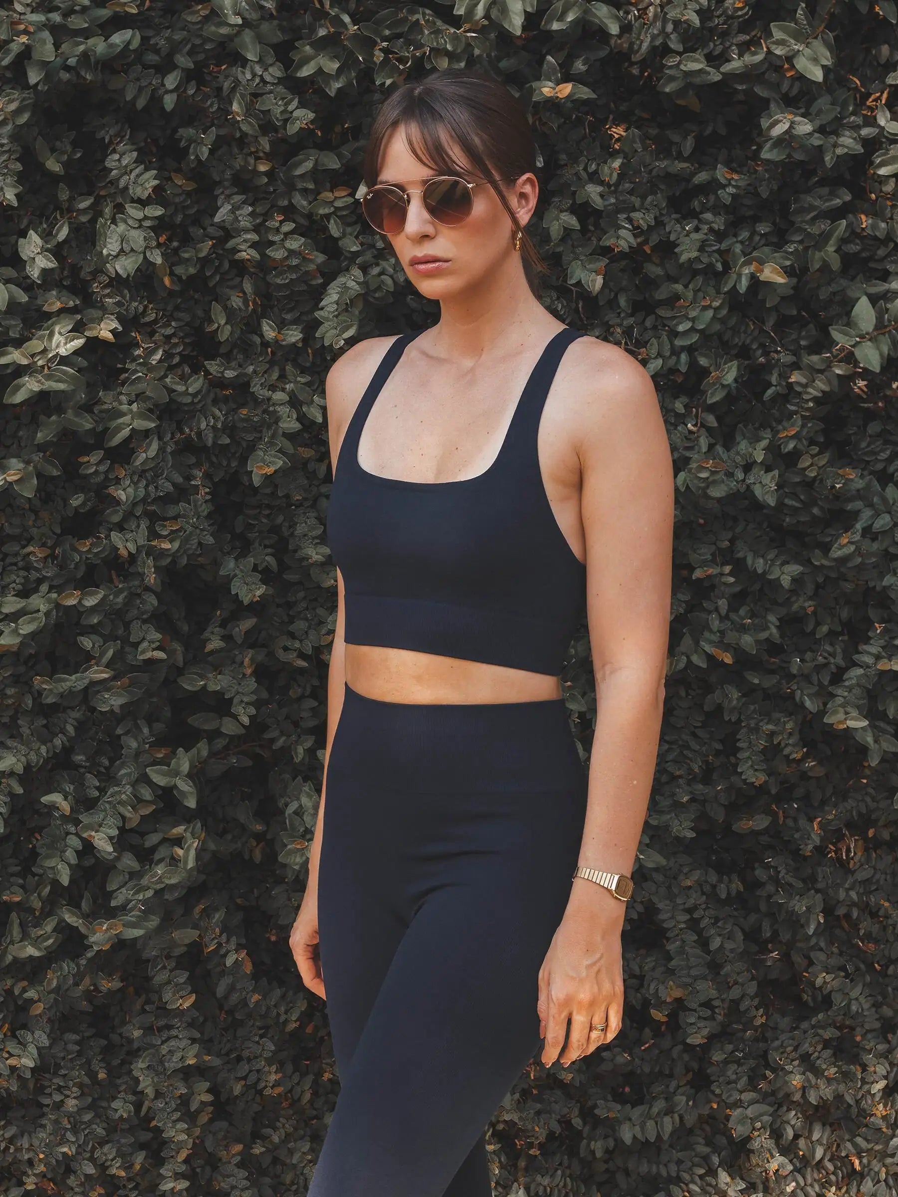 Top Flora Seamless Azul Escuro Athleisure. Compre online moda sustentável e atemporal na Minimadeia, marca slow fashion de roupas femininas. Foto produto SET25 06