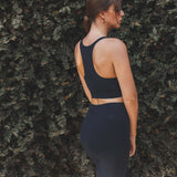 Top Flora Seamless Azul Escuro Athleisure. Compre online moda sustentável e atemporal na Minimadeia, marca slow fashion de roupas femininas. Foto produto SET25 10