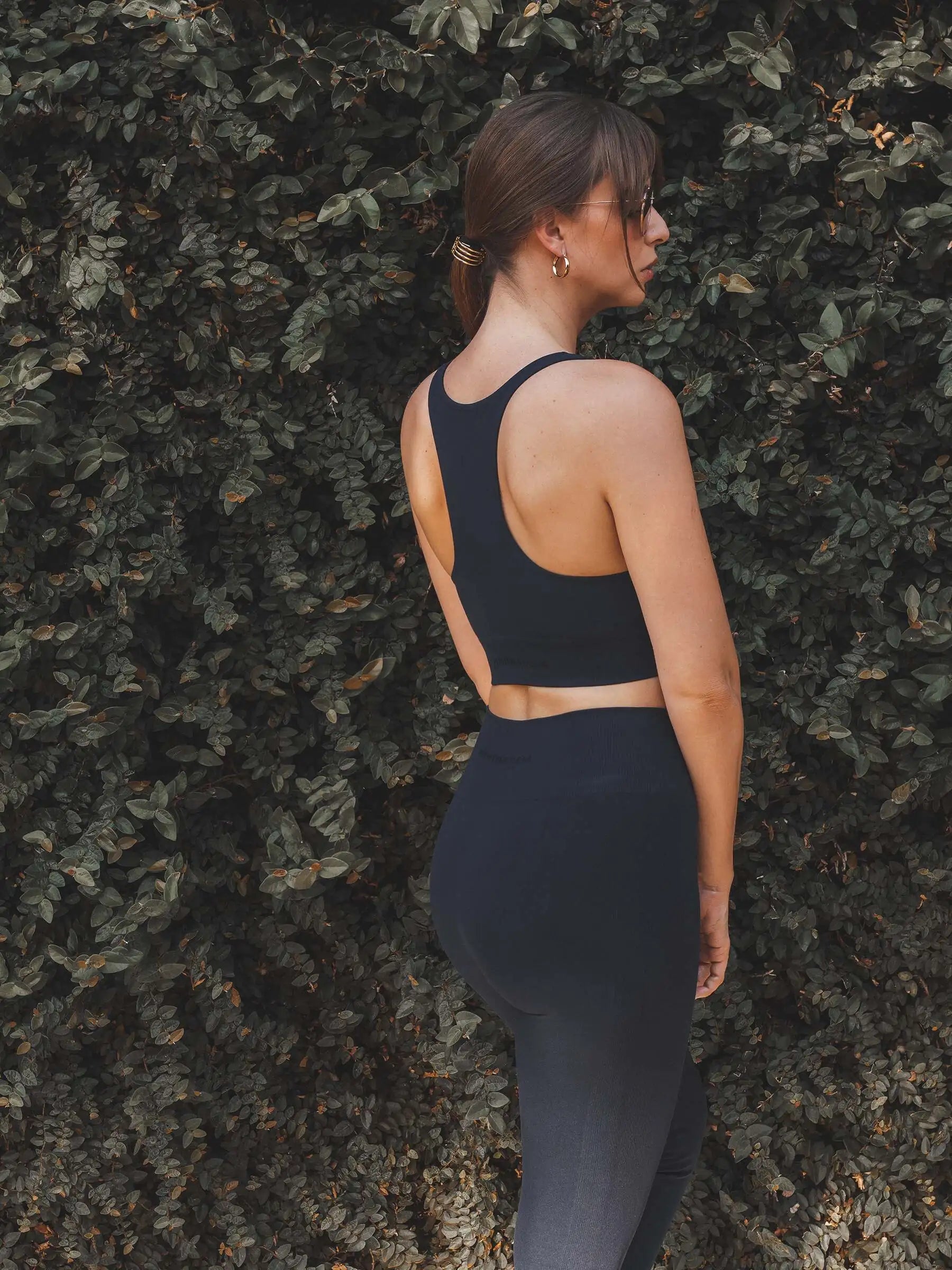 Top Flora Seamless Azul Escuro Athleisure. Compre online moda sustentável e atemporal na Minimadeia, marca slow fashion de roupas femininas. Foto produto SET25 10