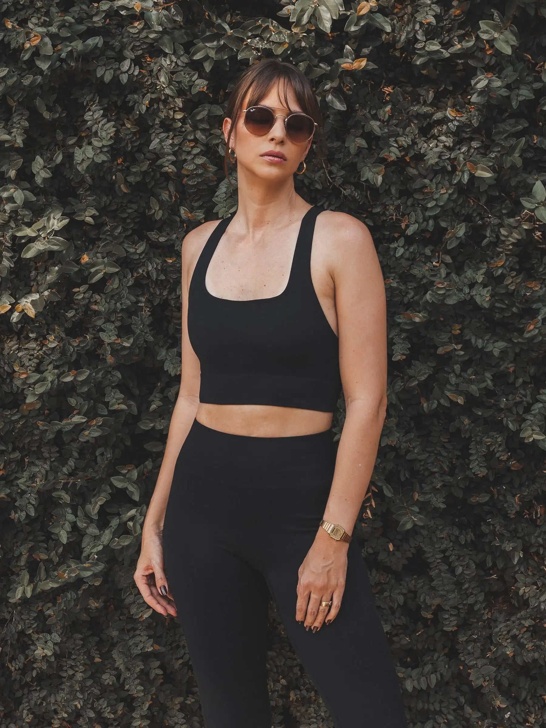 Top Flora Seamless Preto Athleisure. Compre online moda sustentável e atemporal na Minimadeia, marca slow fashion de roupas femininas. Foto produto SET25 06