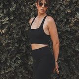 Top Flora Seamless Preto Athleisure. Compre online moda sustentável e atemporal na Minimadeia, marca slow fashion de roupas femininas. Foto produto SET25 08