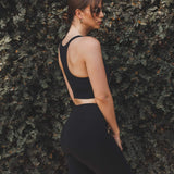Top Flora Seamless Preto Athleisure. Compre online moda sustentável e atemporal na Minimadeia, marca slow fashion de roupas femininas. Foto produto SET25 12