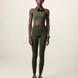 Top Flora Seamless Verde Escuro Activewear. Compre online moda sustentável e atemporal na Minimadeia, marca slow fashion de roupas femininas. Foto produto JUN26 01