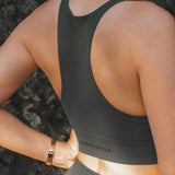 Top Flora Seamless Verde Escuro Athleisure. Compre online moda sustentável e atemporal na Minimadeia, marca slow fashion de roupas femininas. Foto produto SET25 13