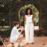 Calça Alfaiataria Pantalona Agave em Viscose FSC™ Branca Off White. Compre online moda sustentável e atemporal na Minimadeia, marca slow fashion de roupas femininas. Foto produto DEZ25 10