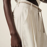 Calça Alfaiataria Pantalona Agave em Viscose FSC™ Branca Off White. Compre online moda sustentável e atemporal na Minimadeia, marca slow fashion de roupas femininas. Foto produto JUN26 04