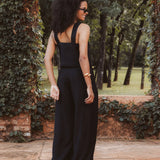 Calça Alfaiataria Pantalona Agave em Viscose FSC™ Preta. Compre online moda sustentável e atemporal na Minimadeia, marca slow fashion de roupas femininas. Foto produto DEZ25 03