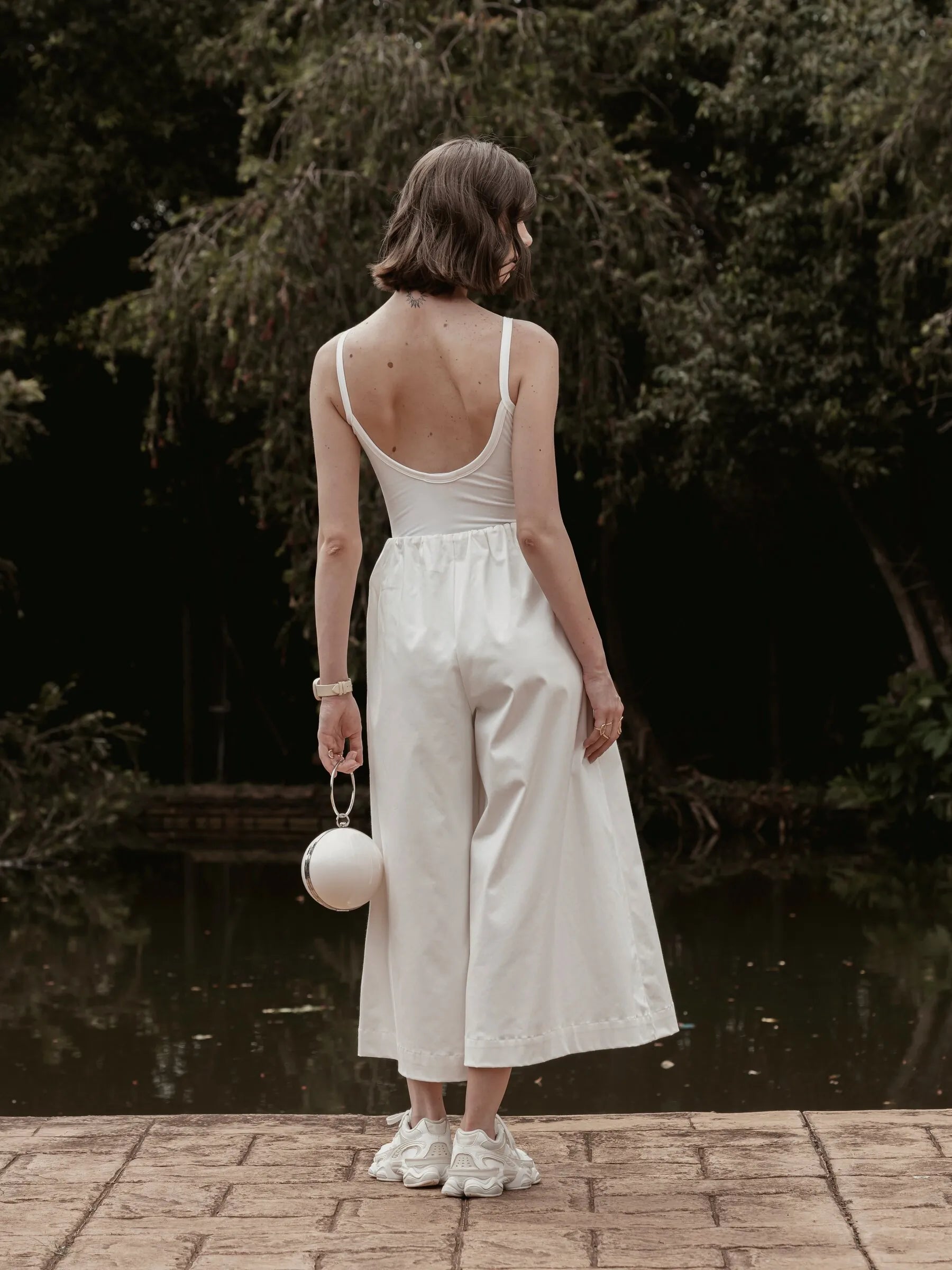 Calça Pantacourt Ipê em Algodão BCI™ Branca Off White. Compre online moda sustentável e atemporal na Minimadeia, marca slow fashion de roupas femininas. Foto produto SET26 04