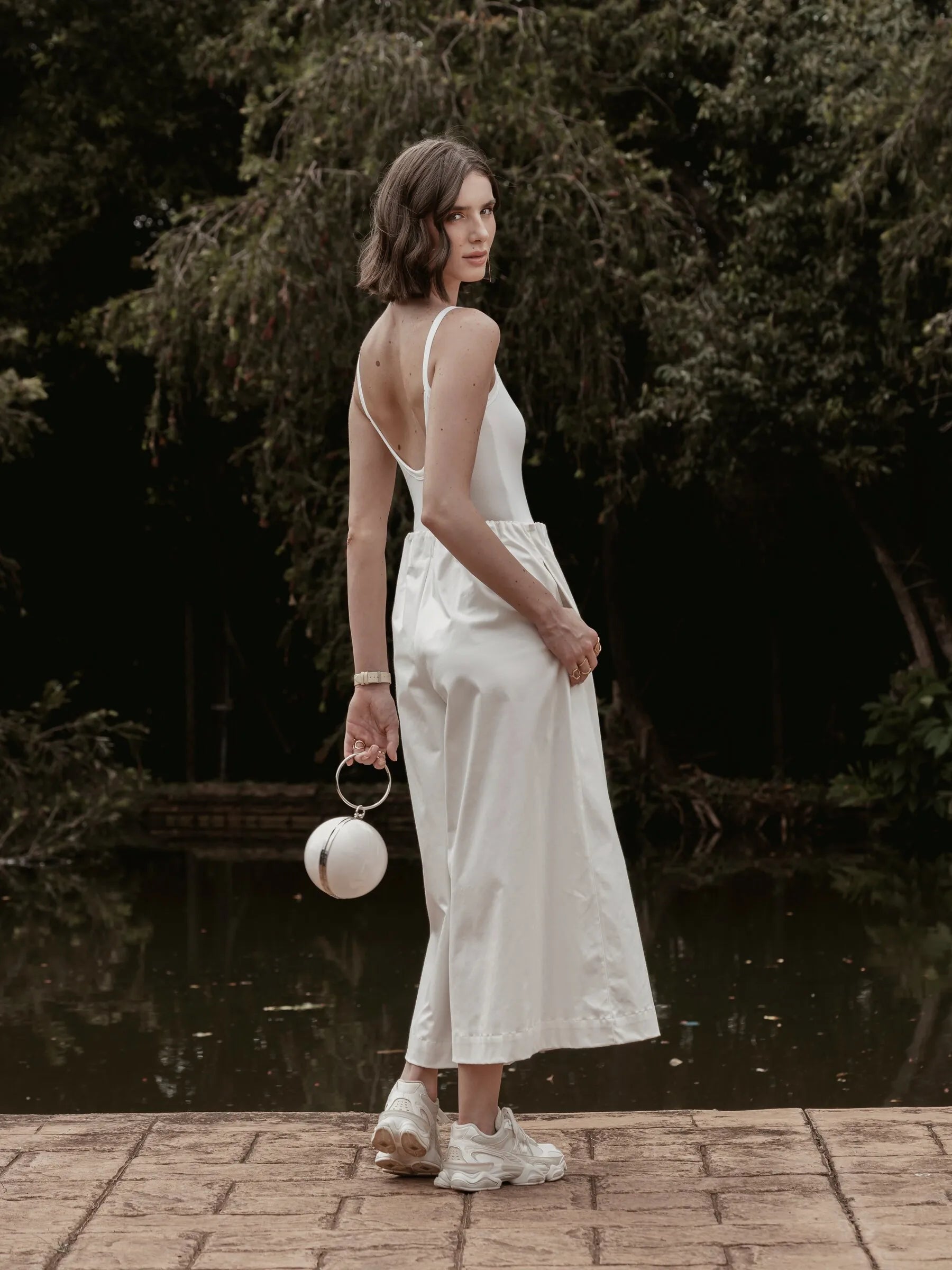 Calça Pantacourt Ipê em Algodão BCI™ Branca Off White. Compre online moda sustentável e atemporal na Minimadeia, marca slow fashion de roupas femininas. Foto produto SET26 05