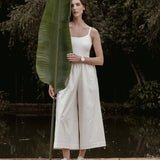 Calça Pantacourt Ipê em Algodão BCI™ Branca Off White. Compre online moda sustentável e atemporal na Minimadeia, marca slow fashion de roupas femininas. Foto produto SET26 07