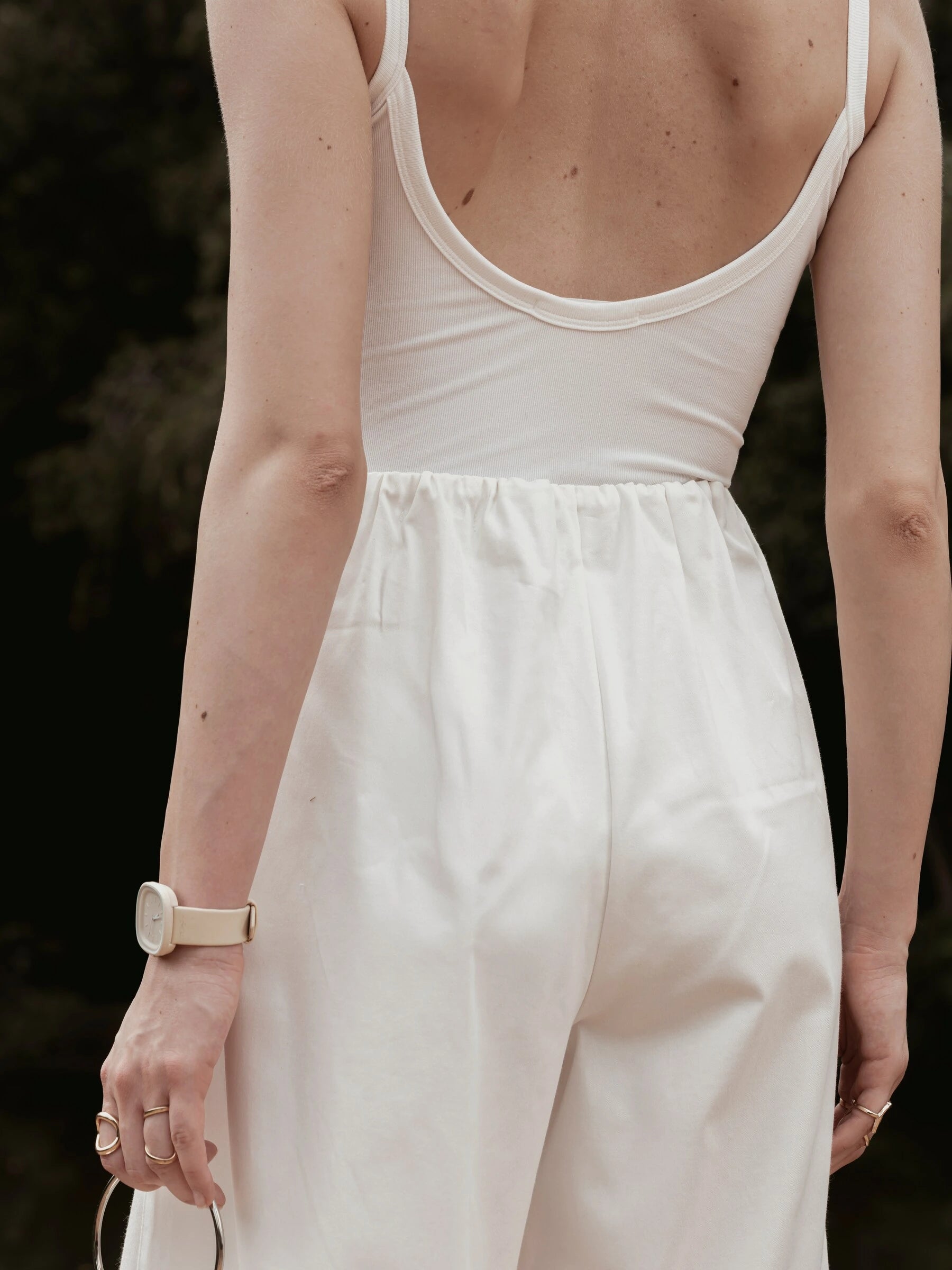 Calça Pantacourt Ipê em Algodão BCI™ Branca Off White. Compre online moda sustentável e atemporal na Minimadeia, marca slow fashion de roupas femininas. Foto produto SET26 10