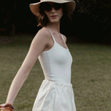 Calça Pantacourt Ipê em Algodão BCI™ Branca Off White. Compre online moda sustentável e atemporal na Minimadeia, marca slow fashion de roupas femininas. Foto produto SET26 19