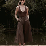 Calça Pantacourt Ipê em Algodão BCI™ Marrom Escuro. Compre online moda sustentável e atemporal na Minimadeia, marca slow fashion de roupas femininas. Foto produto SET26 02