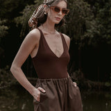 Calça Pantacourt Ipê em Algodão BCI™ Marrom Escuro. Compre online moda sustentável e atemporal na Minimadeia, marca slow fashion de roupas femininas. Foto produto SET26 06