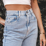Calça Jeans Reta Azul Claro Eco Denim™. Compre online moda sustentável e atemporal na Minimadeia. Roupas femininas estilosas, básicas e sustentáveis. Foto produto 20