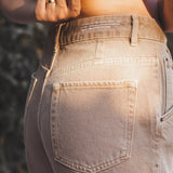 Calça Jeans Slouchy Marrom Claro Eco Denim™. Compre online moda sustentável e atemporal na Minimadeia. Roupas femininas estilosas, básicas e sustentáveis. Foto produto 05