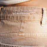 Calça Jeans Slouchy Marrom Claro Eco Denim™. Compre online moda sustentável e atemporal na Minimadeia. Roupas femininas estilosas, básicas e sustentáveis. Foto produto 06