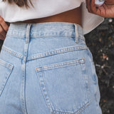 Calça Jeans Wide Leg Azul Claro Eco Denim™. Compre online moda sustentável e atemporal na Minimadeia. Roupas femininas estilosas, básicas e sustentáveis. Foto produto 02