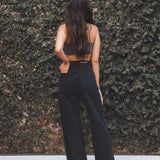Calça Jeans Wide Leg Preto Eco Denim™. Compre online moda sustentável e atemporal na Minimadeia. Roupas femininas estilosas, básicas e sustentáveis. Foto produto 05