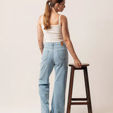 Calça Wide Leg com Rasgos Jeans Azul Claro Eco Denim™. Compre online moda sustentável e atemporal na Minimadeia. Roupas femininas estilosas, básicas e sustentáveis. Foto produto 05