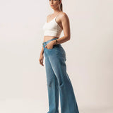 Calça Wide Leg com Rasgos Jeans Azul Médio Eco Denim™. Compre online moda sustentável e atemporal na Minimadeia. Roupas femininas estilosas, básicas e sustentáveis. Foto produto 08