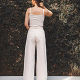 Calça Jeans Wide Leg Bege Natural Eco Denim™. Compre online moda sustentável e atemporal na Minimadeia. Roupas femininas estilosas, básicas e sustentáveis. Foto produto 03