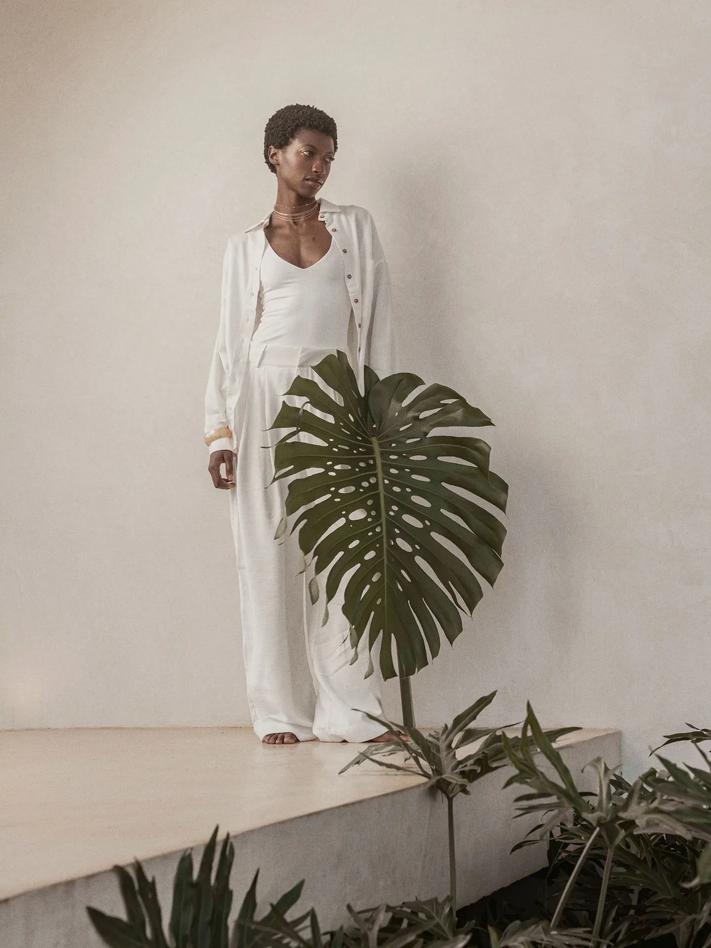Confira o look com Camisa Cupuaçu, Body Papoula & Galça Agave Off White da Minimadeia. Look 190826