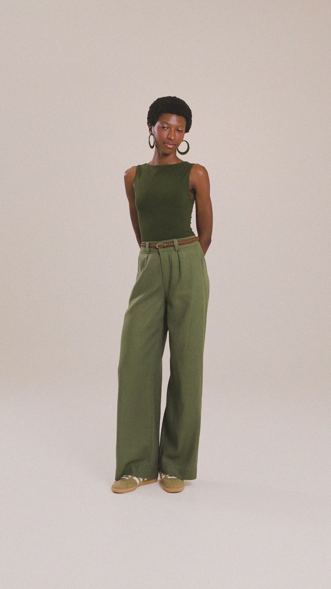 SKU 103101VDE 102703VDE. Compre online moda sustentável e atemporal na Minimadeia, marca slow fashion de roupas femininas. Vídeo produto JUN26 01