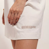 Vestido Camisetão Oversized de Algodão Orgânico Branco Off White. Compre online moda sustentável e atemporal na Minimadeia. Roupas femininas estilosas, básicas e sustentáveis. Foto produto 02