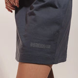 Vestido Camisetão Oversized de Algodão BCI™ Cinza. Compre online moda sustentável e atemporal na Minimadeia. Roupas femininas estilosas, básicas e sustentáveis. Foto produto 02